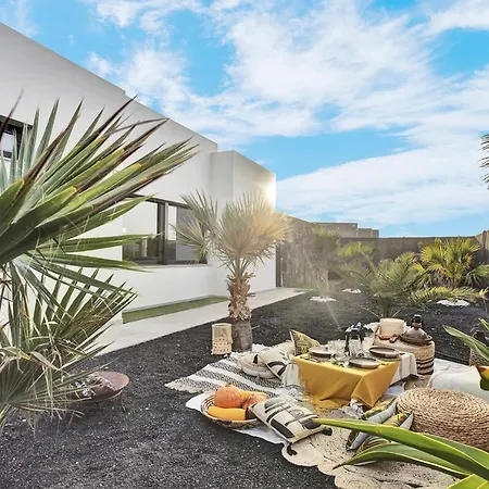 Del Roque, Heated Pool & Luxury In El Villa Roque