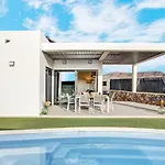 Del Roque, Heated Pool & Luxury In El Roque