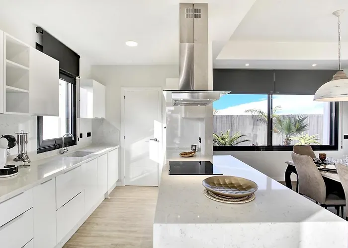 Del Roque, Heated Pool & Luxury In El