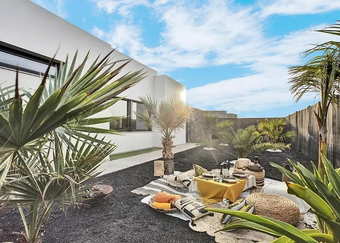 Del Roque, Heated Pool & Luxury In El Villa Roque